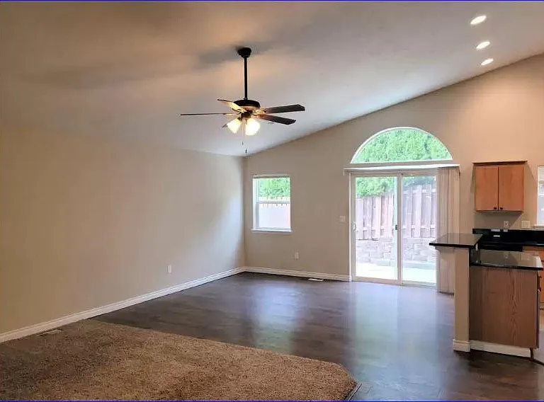 38859 Jerger St — Photo 5