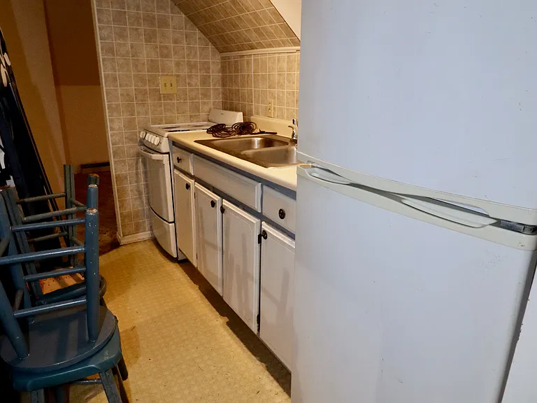 618 N Monroe St #6 — Photo 11