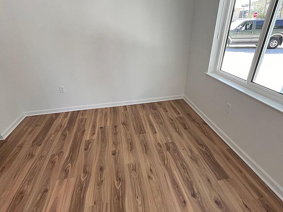 3rd image of 615 Azalea Ln #1