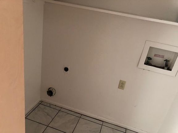 3rd image of 1300 Tanglewood Ln