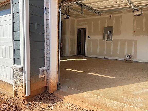 5th image of 4065 Port Richmond Ave #15