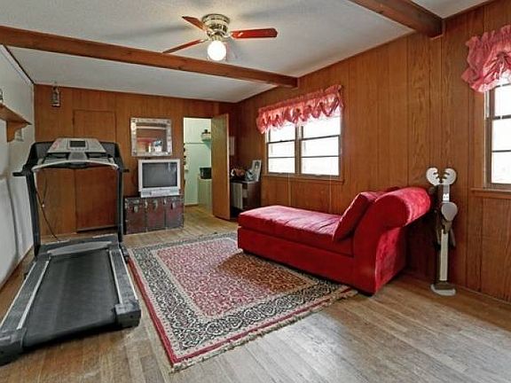 Extra Den Room
