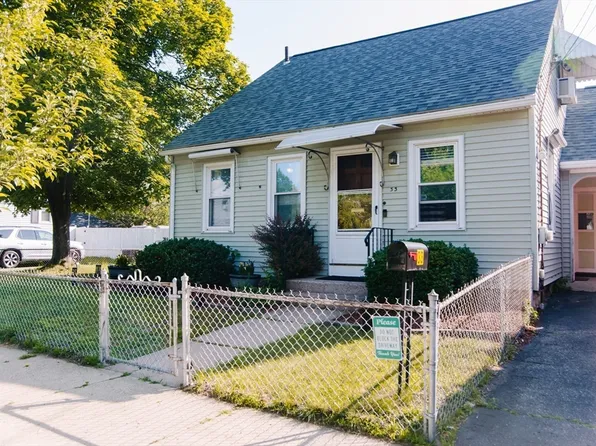 33 Savoy Ave, Springfield, MA 01104