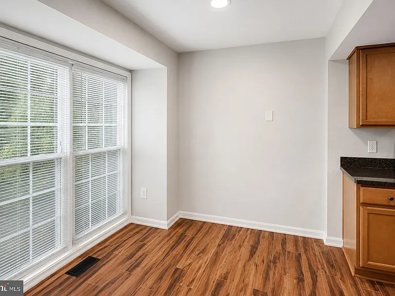 3234 Foothill St — Photo 3