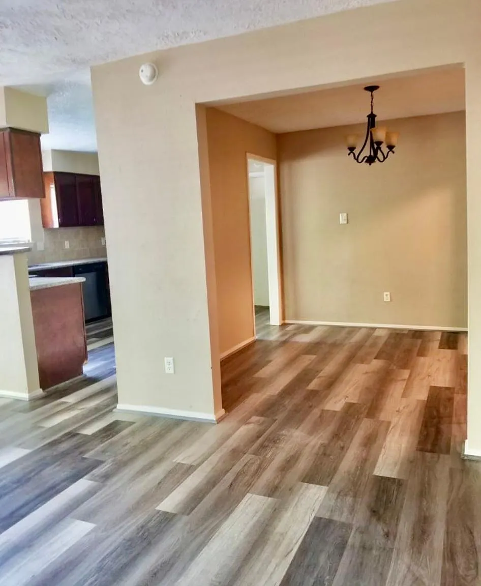 206 Leafwood Circle — Photo 4