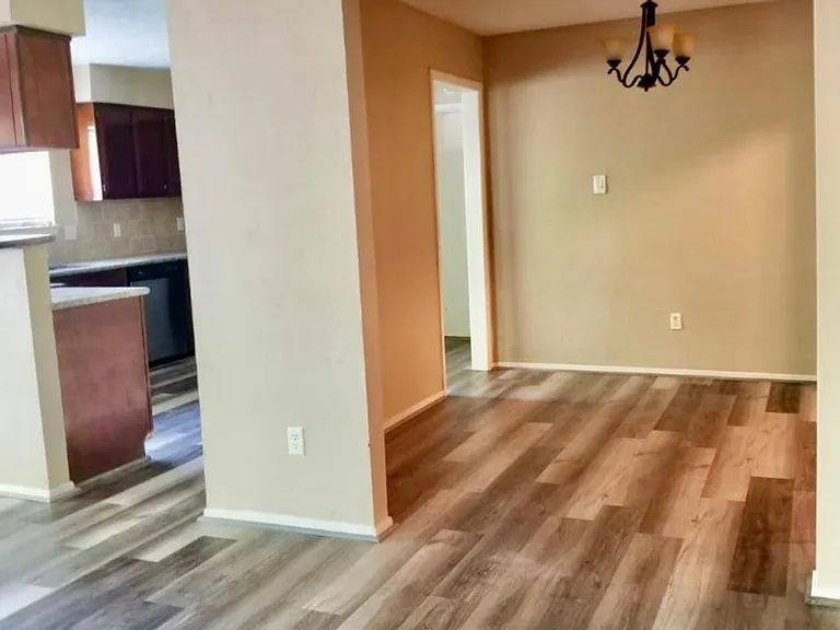 206 Leafwood Cir — Photo 4