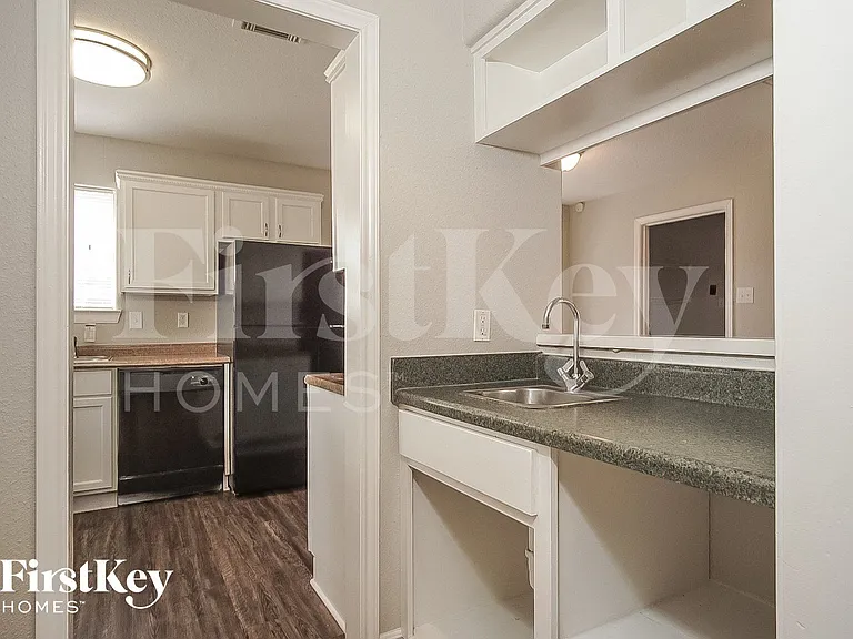 7714 Dawnridge Dr — Photo 6