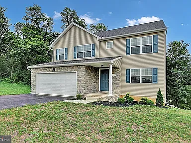 3 bed, 2.5 bath, 2000 sqft, $2,700 — Photo 1