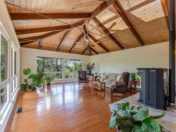 4th image of 925 Knob Hill Rd