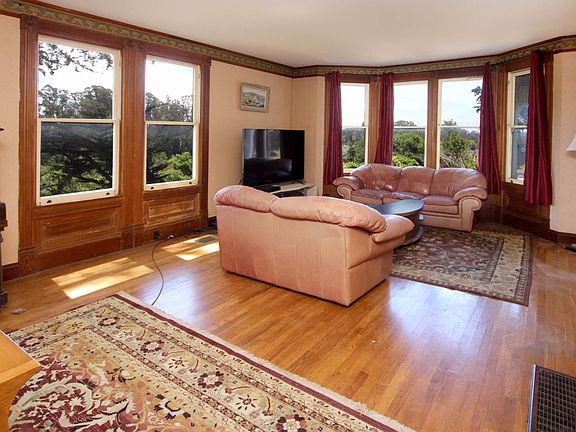 3rd image of 6265 Soquel Dr