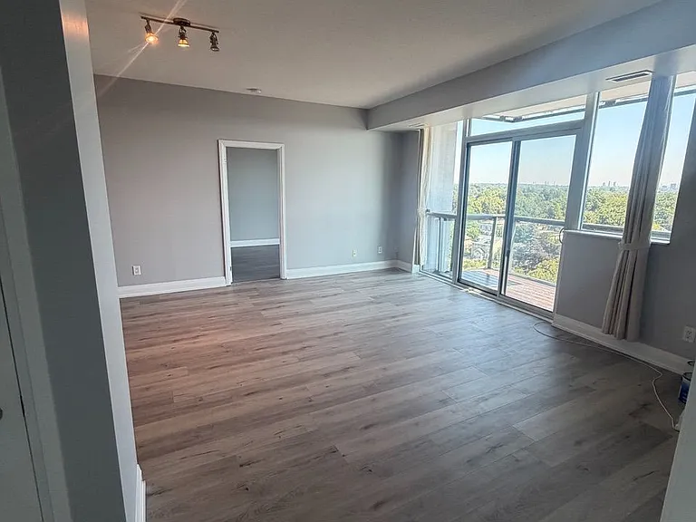 1 Hurontario St #1005 — Photo 13