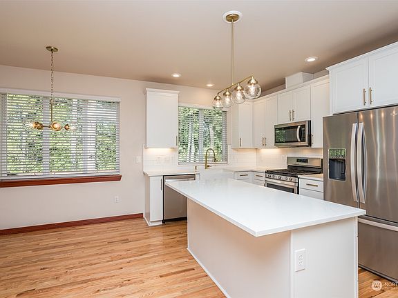 4th image of 15204 84th Avenue E