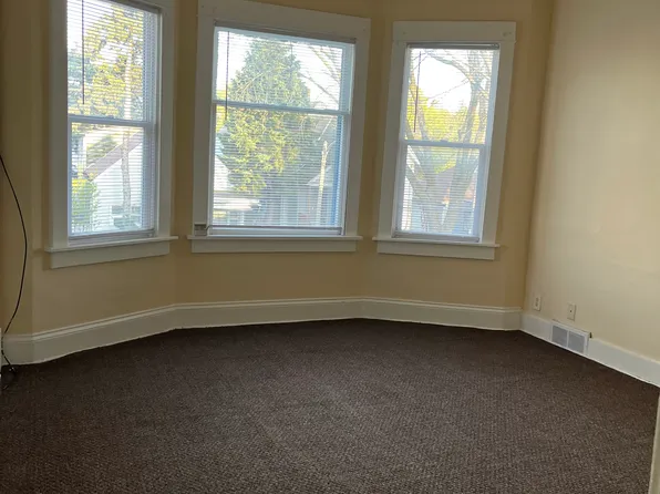 1926 S 20th St, Milwaukee, WI 53204