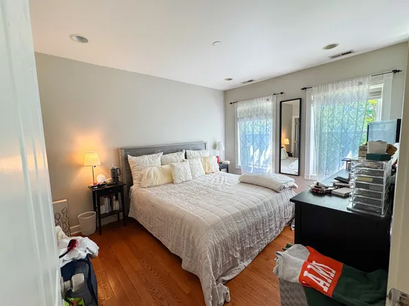 2634 W Glenlake Ave #3C, Chicago, IL 60659