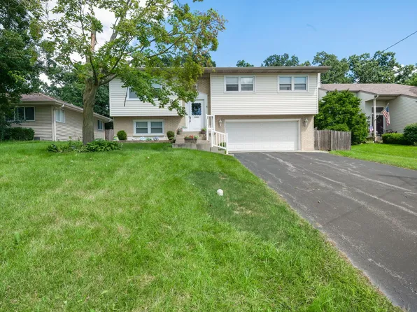 706 Greenbriar Ln, Lindenhurst, IL 60046