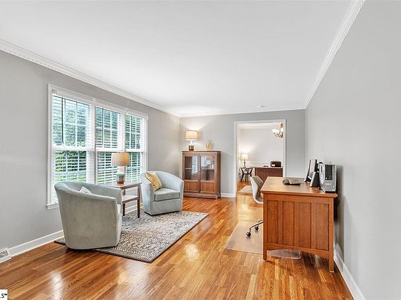 4th image of 1104 Plantation Dr