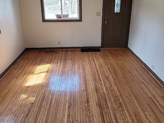 3rd image of 914 Madison Ave #916