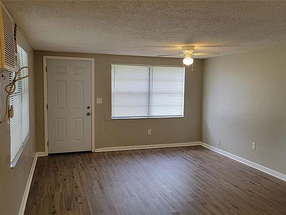 3rd image of 202 8th St NE #204