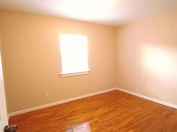 4th image of 4320 Banks St