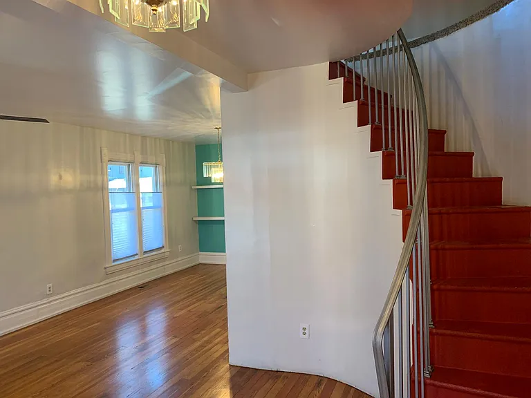 2502 W Argyle Pl — Photo 3