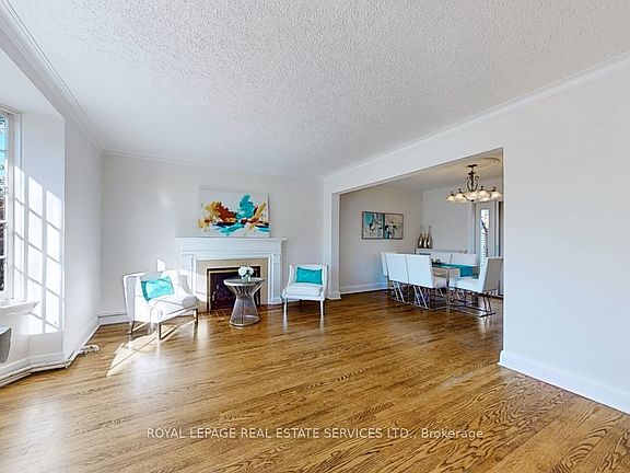 3rd image of 19 Strathgowan Cres