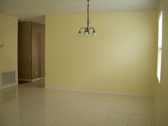 4th image of 103 Cotswold Cir