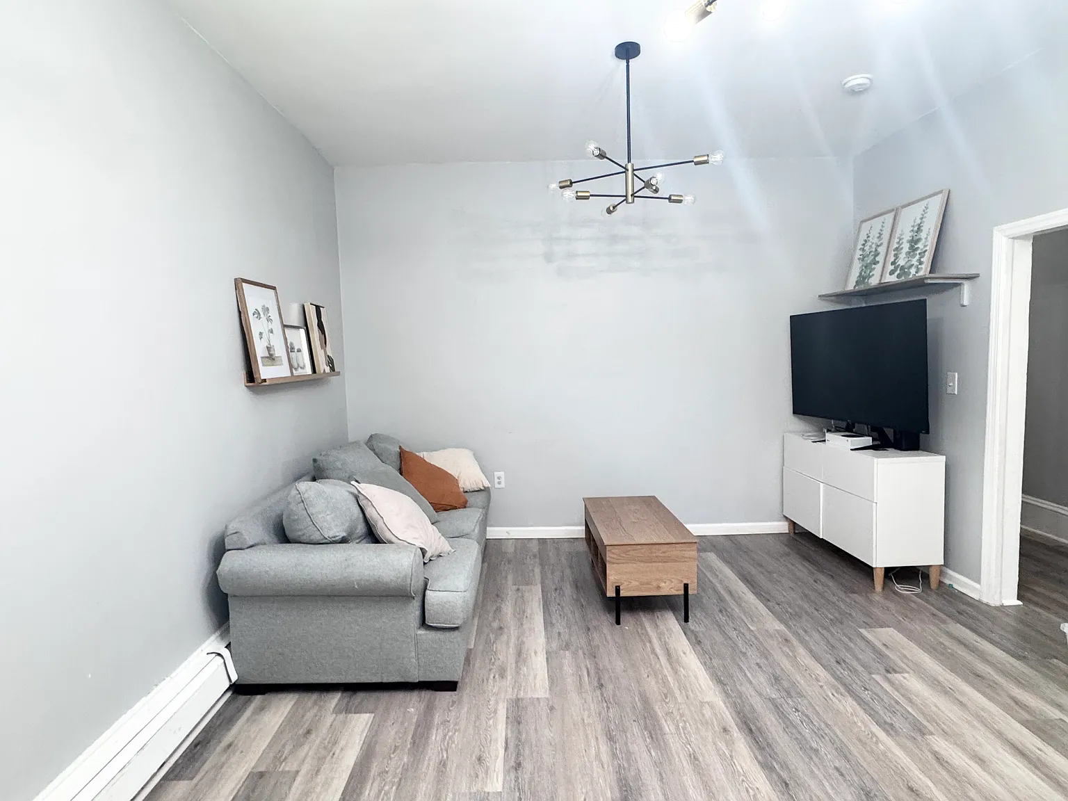 3 bed, $2,000 — Photo 1
