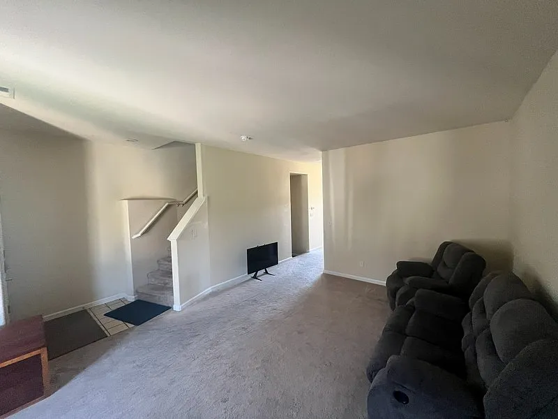 2 bed, 2.5 bath, 1310 sqft, $1,975 — Photo 2