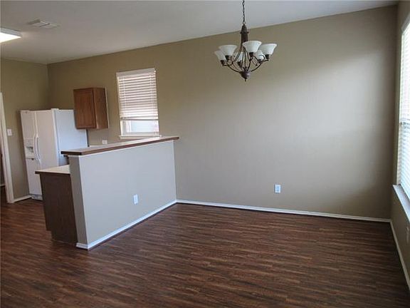 3rd image of 11561 Petunia Dr
