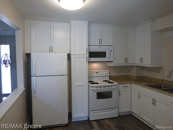 3rd image of 5886 Windward Ct #1