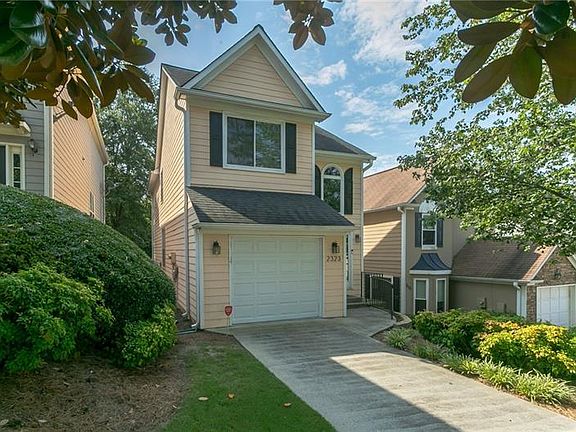 3rd image of 2323 Oak Glenn Cir