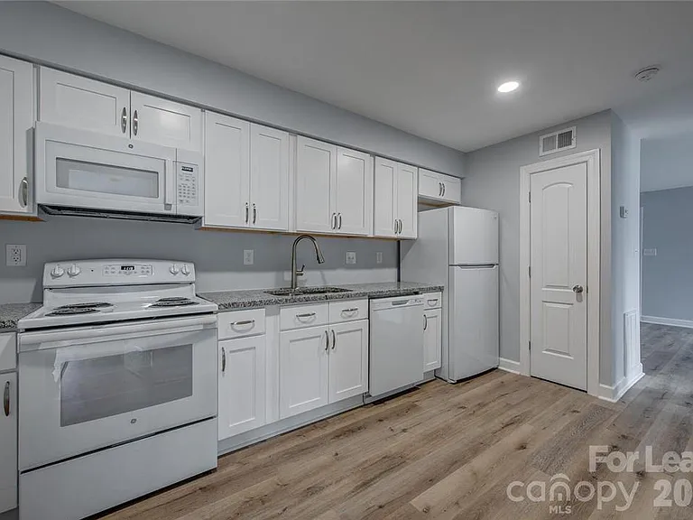 1048 Avondale Rd #17 — Photo 6