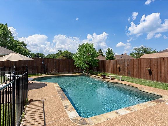 3rd image of 1625 Parkside Trl