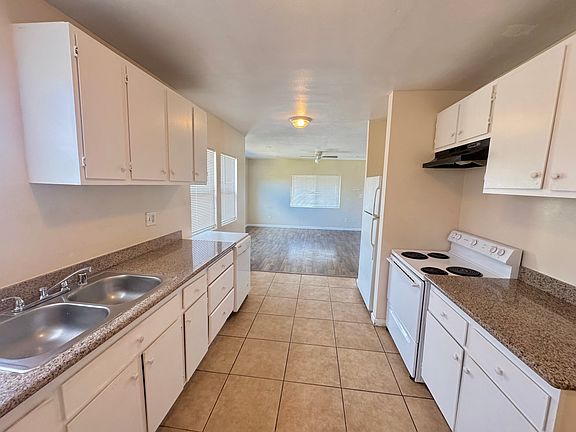 2nd image of 611 Sheridan St #Top
