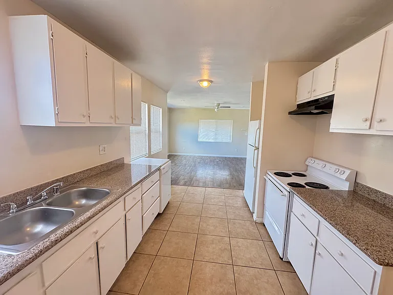 611 Sheridan St #TOP — Photo 2