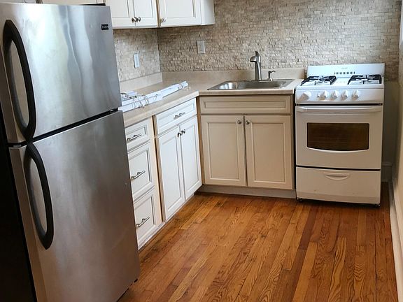 3rd image of 347 Belleville Ave APT C7