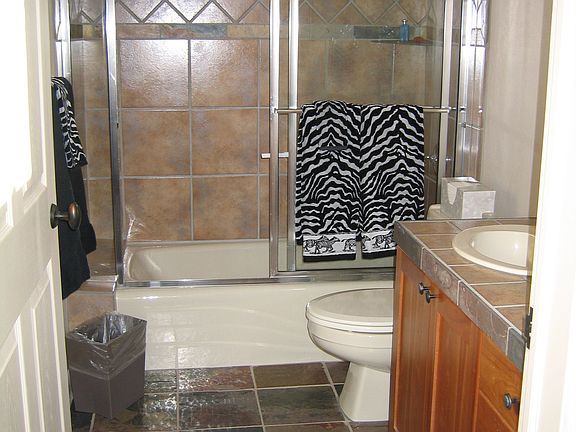 Casita bathroom