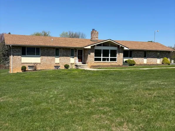 5 Sunset Dr, Hanover, PA 17331