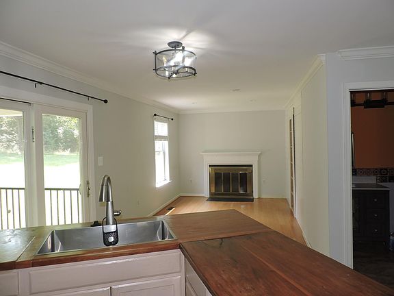 4th image of 2964 Mockernut Ct