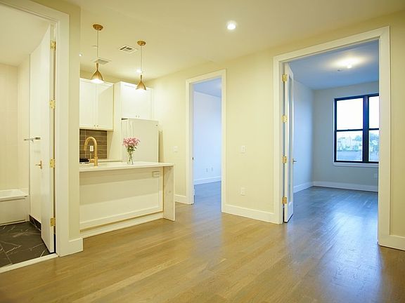 2nd image of 164 Stuyvesant Ave APT 4F