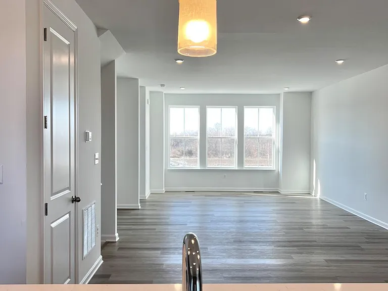 357 Andrew Ct — Photo 18