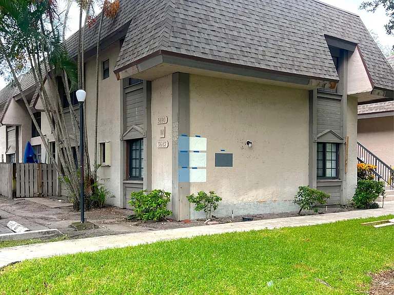 3692 NW 95th Ter #7M — Photo 1