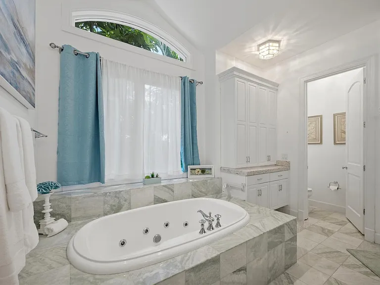 2540 Half Moon Walk — Photo 28