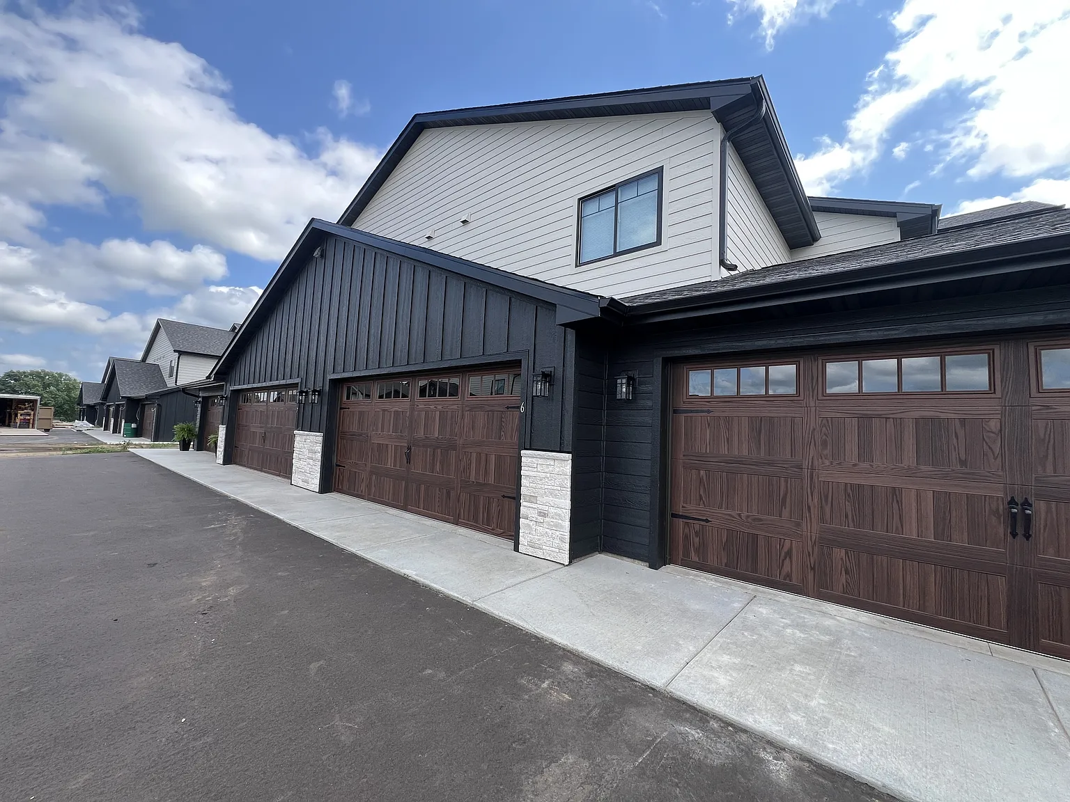 4863 Woodland Park Drive - 7 — Photo 4