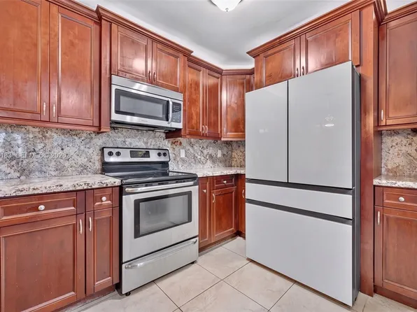 3007 N Oakland Forest Dr APT 107, Oakland Park, FL 33309