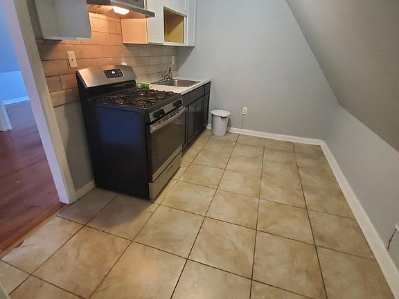 3rd image of 356 S 11th St Floor 3