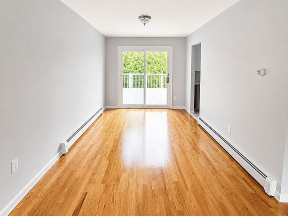 5th image of 324 Buckingham Road