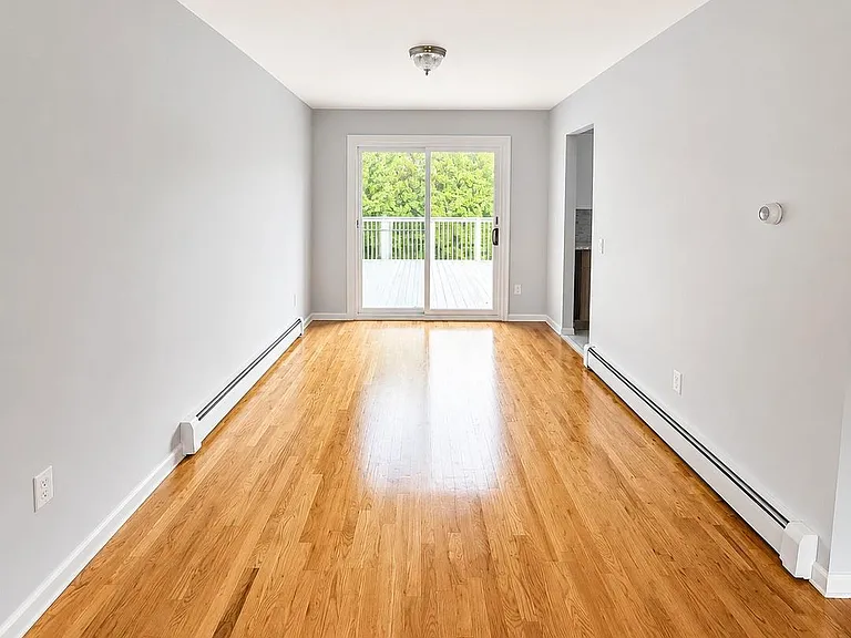 324 Buckingham Rd — Photo 5