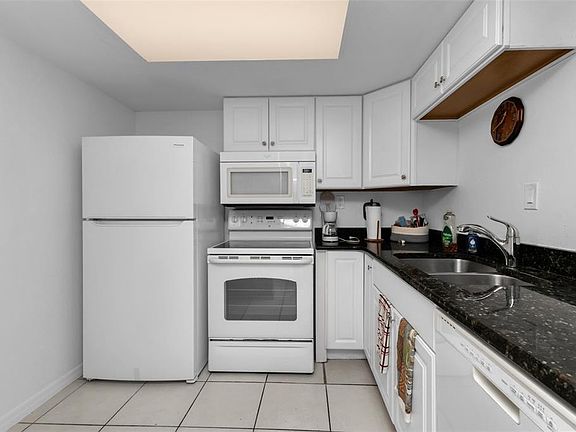 5th image of 3100 HARBOR BOULEVARD #203