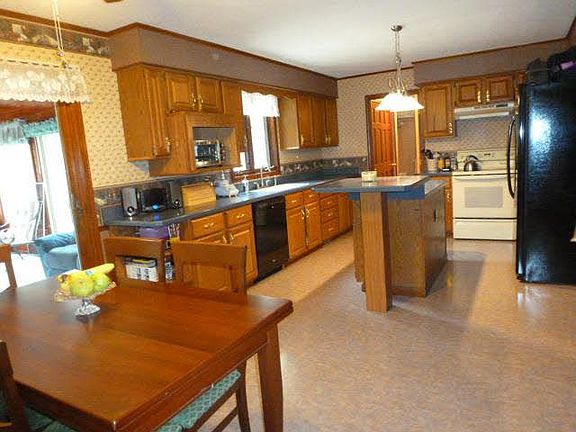 4th image of 2051 Stoneybrook Ln